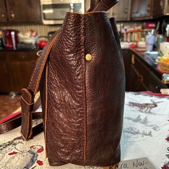[SOLD] Like New Portland Leather Goods Medium Classic Crossbody. Chonky Pebbles! - Picture 4 of 6